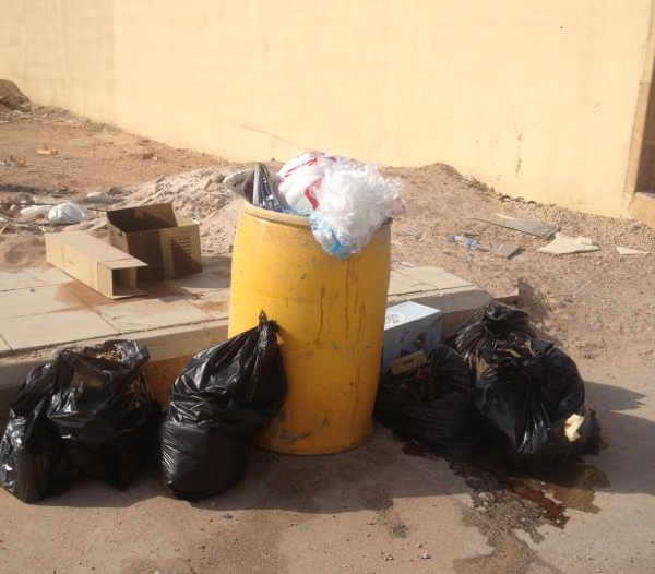 تكدّس النفايات ليومين يثير استياء سكان “مونيسية” الرياض