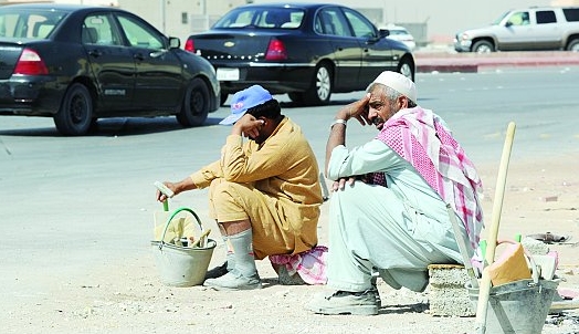 مواطنون يرون أن رحيل “العمالة” رفع أسعار شركات المقاولات