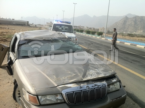 نجاة أحد أفراد الدفاع المدني من حادث سير في بارق