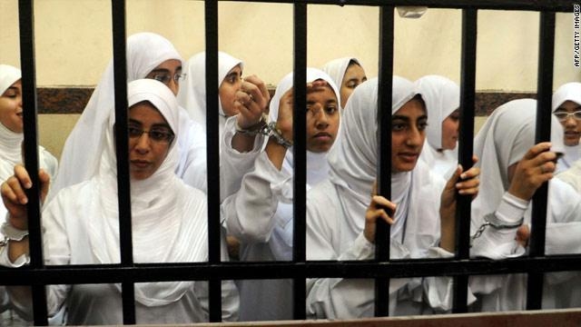 مليونير مصريّ يطلب فتاة سجينة زوجة لابنه