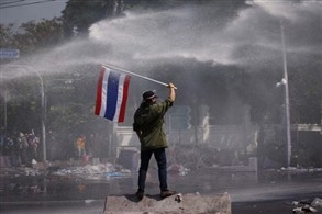 المتظاهرون التايلانديون يقتحمون مقر الحكومة دون مقاومة