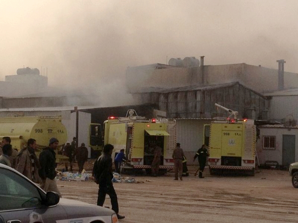 بالصور.. السيطرة على ورشة حدادة بعرعر.. ولا إصابات