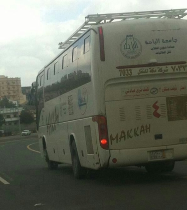 بالصور. سرعة جنونية وتهوّر لقائد حافلة نقل طالبات جامعة الباحة