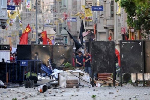 اندلاع مصادمات بين الشرطة التركية وأكراد في ذكرى اعتقال أوجلان