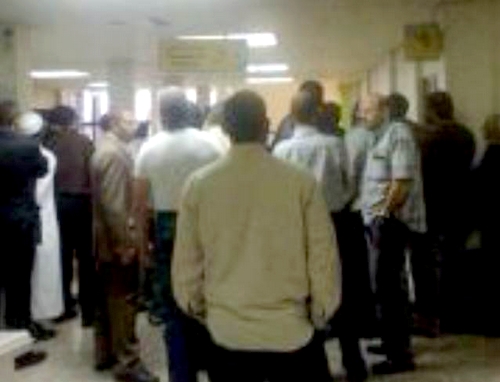 عمال الشركة المنفذة لـ”جامعة الطائف” يضربون عن العمل