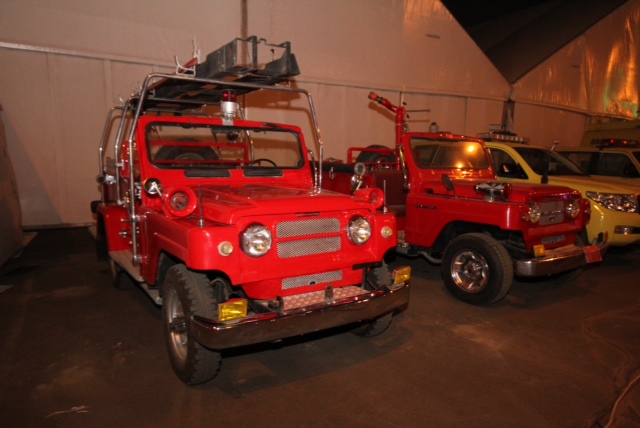 “الدفاع المدني” يستعرض أولَ عربتي إطفاء في تاريخه في سوق عكاظ