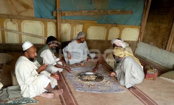 بالصور .. السودانيون يحتكرون سوق الإبل بالخرج