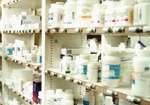 صيدلية في المجاردة تبيع أدوية منتهية الصلاحية