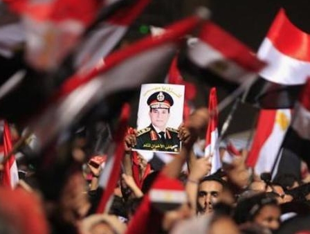 ضباط الجيش المصري يؤيدون ترشح “السيسي” للرئاسة