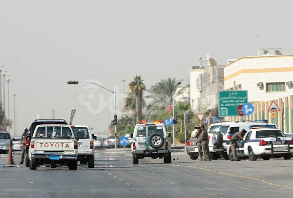 حملة الدوريات لمتابعة السيارات المطلوبة ولا علاقة لها بقيادة المرأة