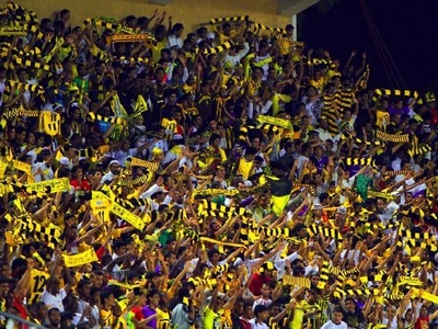 جماهير الاتحاد تحتفل بـ #90_عام_ياعميد