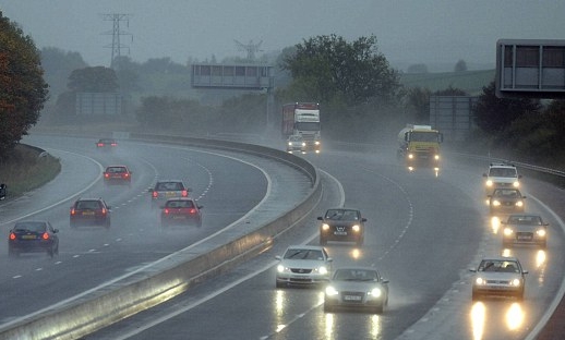 استعداد بريطاني لاستقبال أعتى عاصفة منذ 20 عاماً