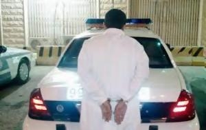 مخمور يهرب بسيارة الدورية بعد القبض عليه بالمدينة