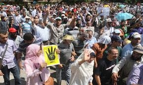 مسيرات لمؤيدي الاخوان  تتجه إلى مقر المحكمه الدستورية  إعتراضا على محاكمة مرسي  .