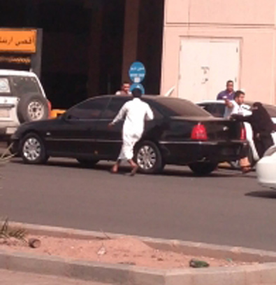شرطة المدينة: القبض على قائد سيّارة الفتاة الهاربة من أمام مجمع النّور