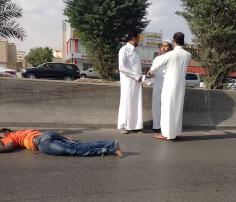 تباشر الجهات الأمنية الآن حادثة دهس أثيوبي في الدائري الجنوبي بالرياض