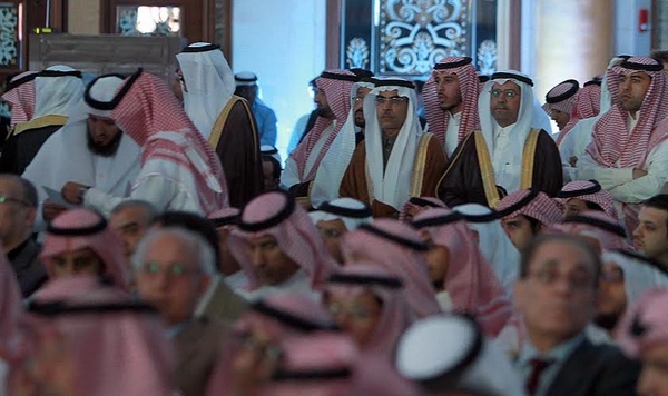 وزراء وإعلاميون بلا مقاعد في “منتدى الرياض” الاقتصادي