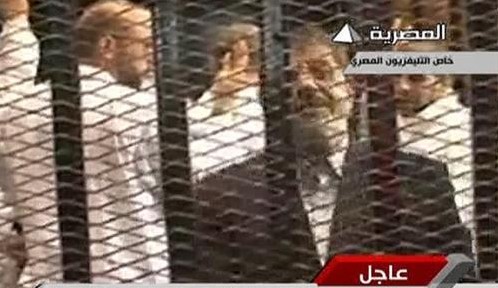 إحالة “مرسي” و(132) آخرين للجنايات في قضيّة سجن “وادي النّطرون”