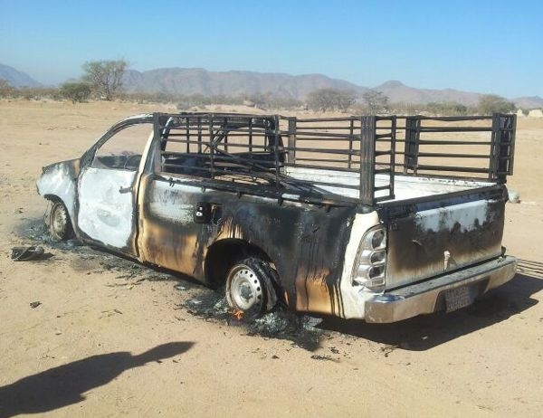 بالصور.. مواطنون يحرقون سياراتهم ويهددون بالانتحار لمنع إزالة أحواش