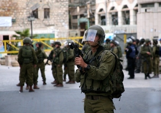 جنود الاحتلال يقتحمون الحرم الإبراهيميّ