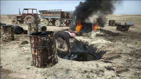 بعد الغارات الجوية..توقف استخراج النفط من حقول داعش في سوريا