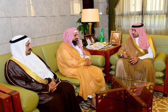 أمير الرياض يكرم ابن غنيم وابن سمار لدعمهما فعاليات اليوم الوطني