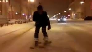 #تيوب_المواطن  :شرطة تيومين تتعقب أثر مغامر تزلج على شوارع المدينة