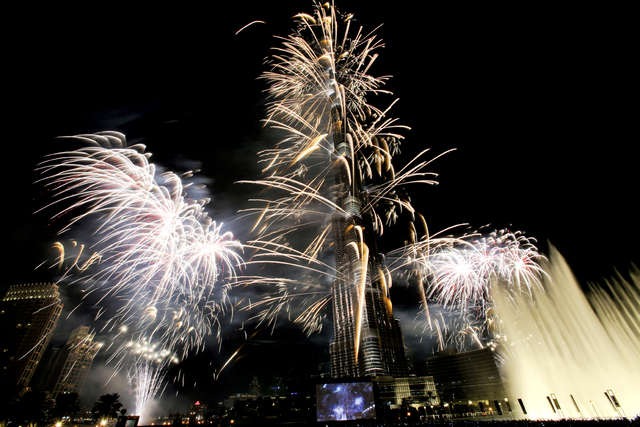 بالصور.. دبي تحتل المركز الأول عالمياً في احتفالات رأس السنة