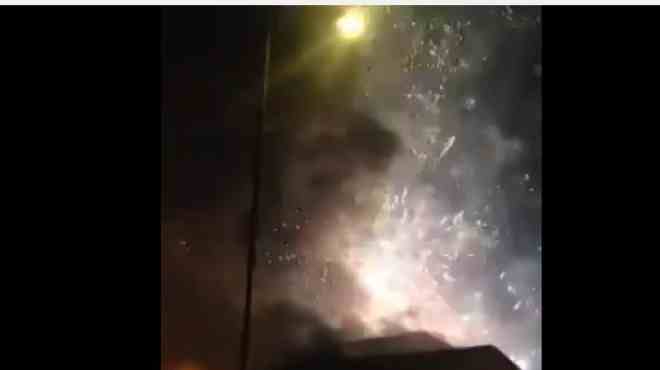 #تيوب_المواطن :لحظة انفجار مصنع للألعاب النارية في بريطانيا
