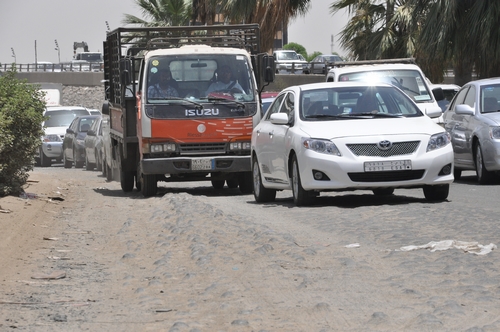 شوارع جنوب جدة تعاني التجاهل والتمييز في الصيانة