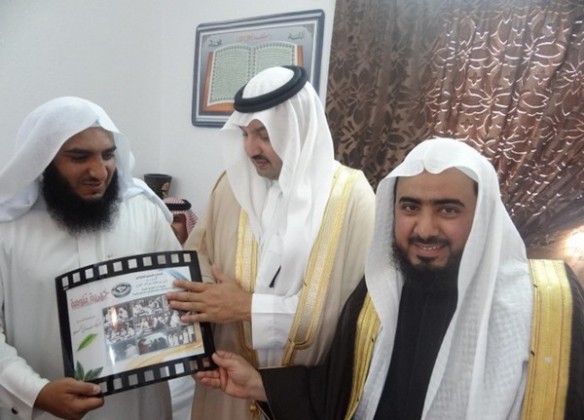 تركي بن طلال يقدم المساعدة للأشخاص ذوي الإعاقة في صحيفة المواطن الإلكترونية