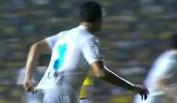 #تيوب_المواطن :لاعب برازيلي يجذب قميصه بنفسه للحصول على ركلة جزاء