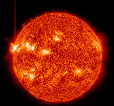ثلاثة انفجارات ضخمة على الشمس خلال الـ 24 ساعة الماضية