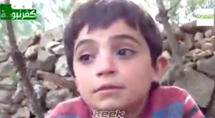 طفل يبكي من وحشية بشار الأسد
