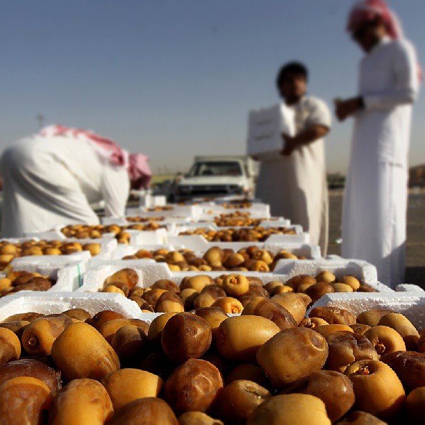 أمانة الأحساء تمنع تسويق الرطب بـ”الصناديق الخشبية”