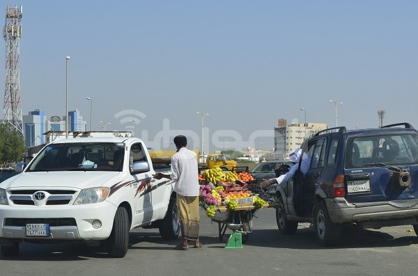 عدسة “المواطن” ترصد المخالفين بسوق خضار جازان