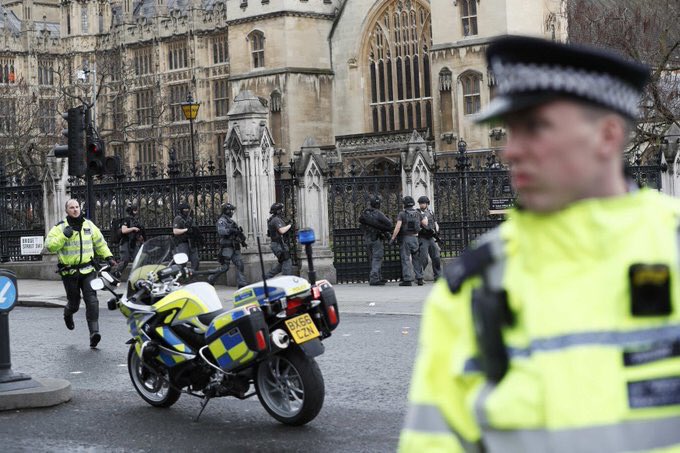 ارتفاع عدد قتلى اعتداء البرلمان البريطاني.. وفحص طرد “مريب”