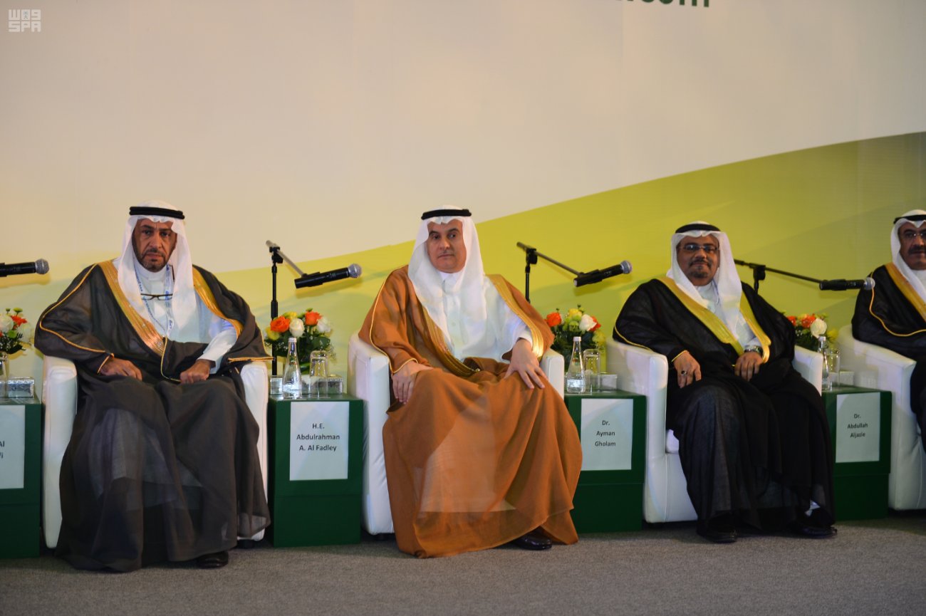 شاهد بالصور.. برعاية الملك الفضلي يفتتح فعاليات منتدى البيئة والتنمية المستدامة الخليجي