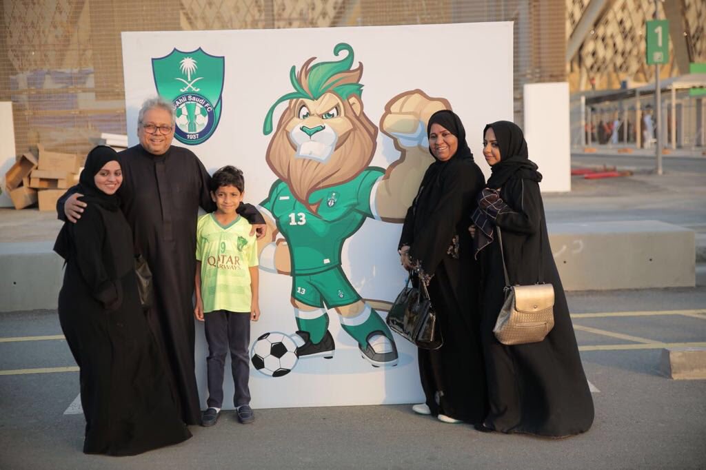 بالصور.. أول حضور للعائلات بملعب الجوهرة لحضور مباراة الأهلي والباطن في الدوري السعودي