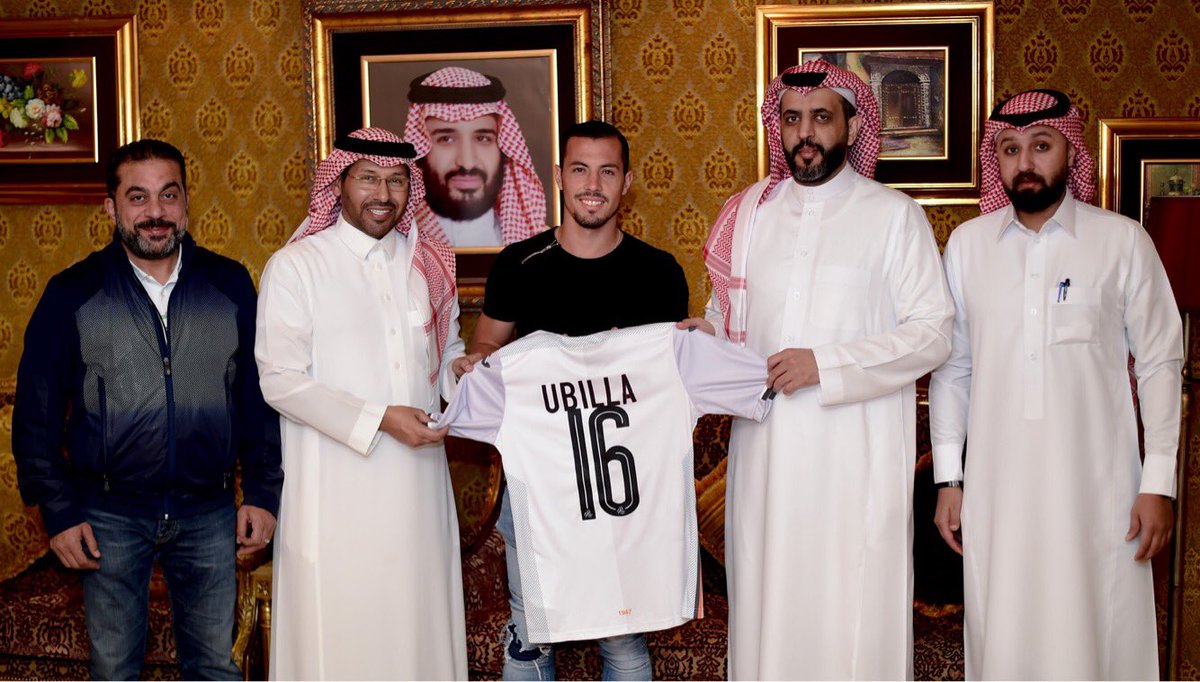 بالصور.. أوبيلا يُوقع عقده الاحترافي مع الشباب