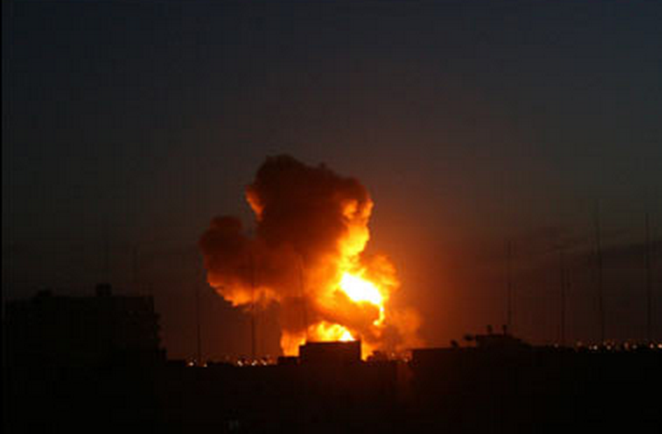 غارات إسرائيلية تستهدف قطاع غزة