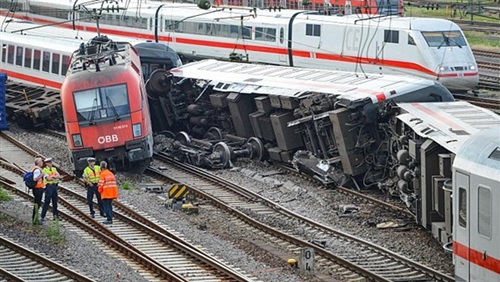 مصرع وإصابة 16 في تصادم قطارين جنوبي ألمانيا