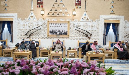 استقبال الملك لولي عهد البحرين ووزير الدفاع الماليزي في قصر العوجا