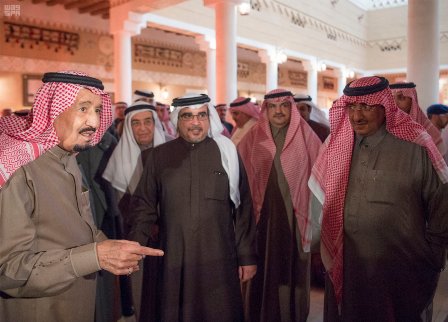 استقبال الملك لولي عهد البحرين ووزير الدفاع الماليزي في قصر العوجا