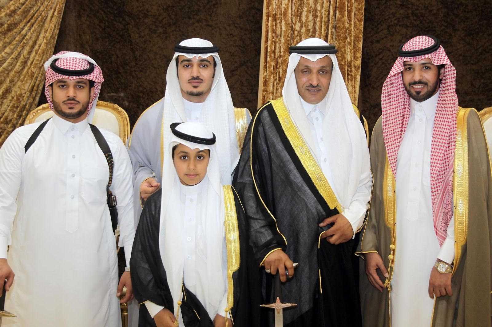 القبع يحتفي بزواجه في الرياض