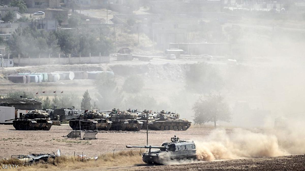 حريق هائل وانفجارات داخل ثكنة عسكرية تركية