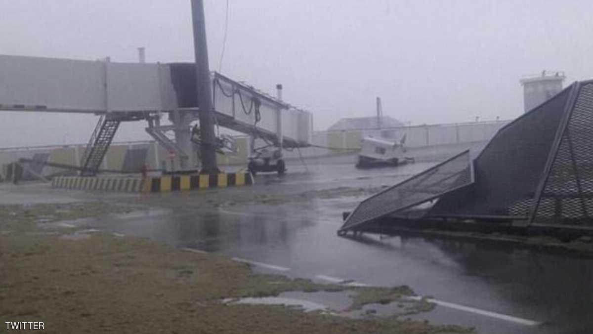بالصور.. إعصار  إرما يدمر أغرب مطار في العالم