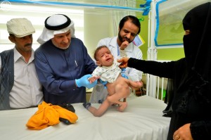 نجاح عملية فصل التوأم الطفيلي للطفل اليمني أحمد