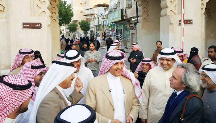الأمير سلطان بن سلمان يزور عدداً من المواقع التاريخية والسياحية بالأحساء.