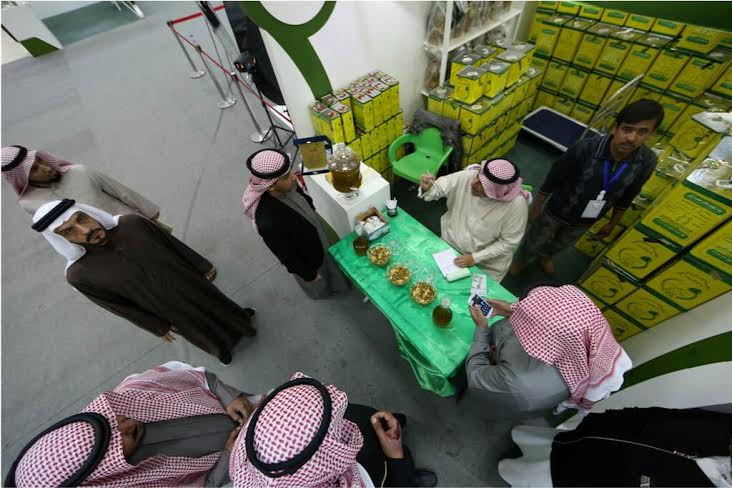500 سعودي وسعودية باعة مهرجان الزيتون بالجوف